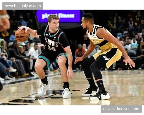 阿尔达马灰熊前锋膝伤管理 球队轮换受到影响