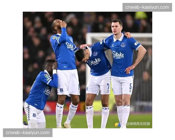 埃弗顿迈克尔基恩传球成功率九成，防线出球稳健化解压迫